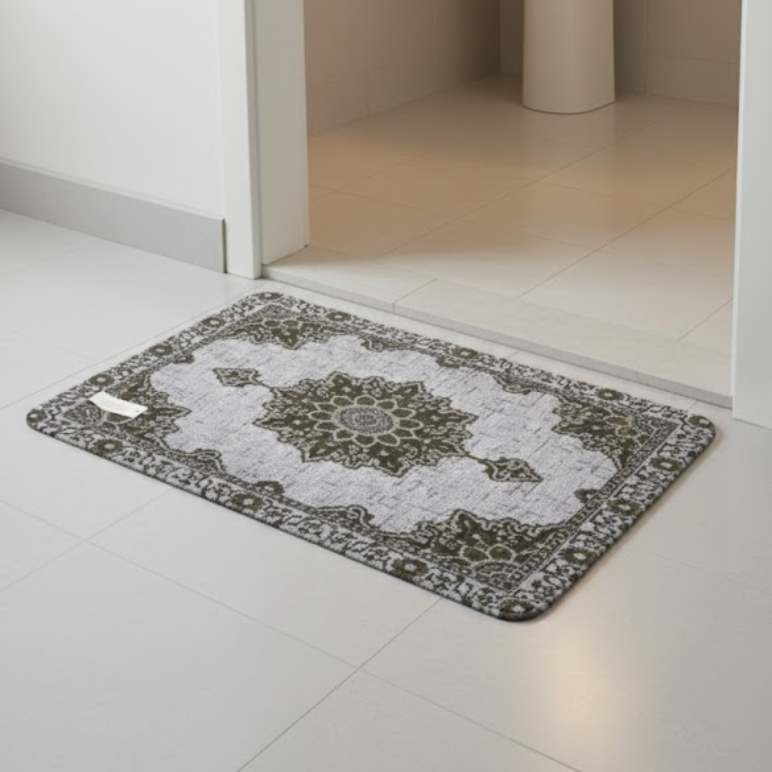 Quick Water Absorbing Bathroom Floor Mat with Anti Slip Bottom