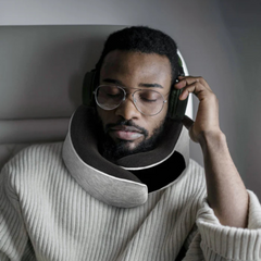Momax 1-World Ergonomic Travel Pillow Momax 1-World Ergonomic Travel Pillow