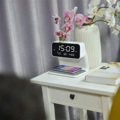 مصباح ليلي أنيق 3 في 1 بجانب السرير مع شحن لاسلكي وساعة منبه وشاشة LCD