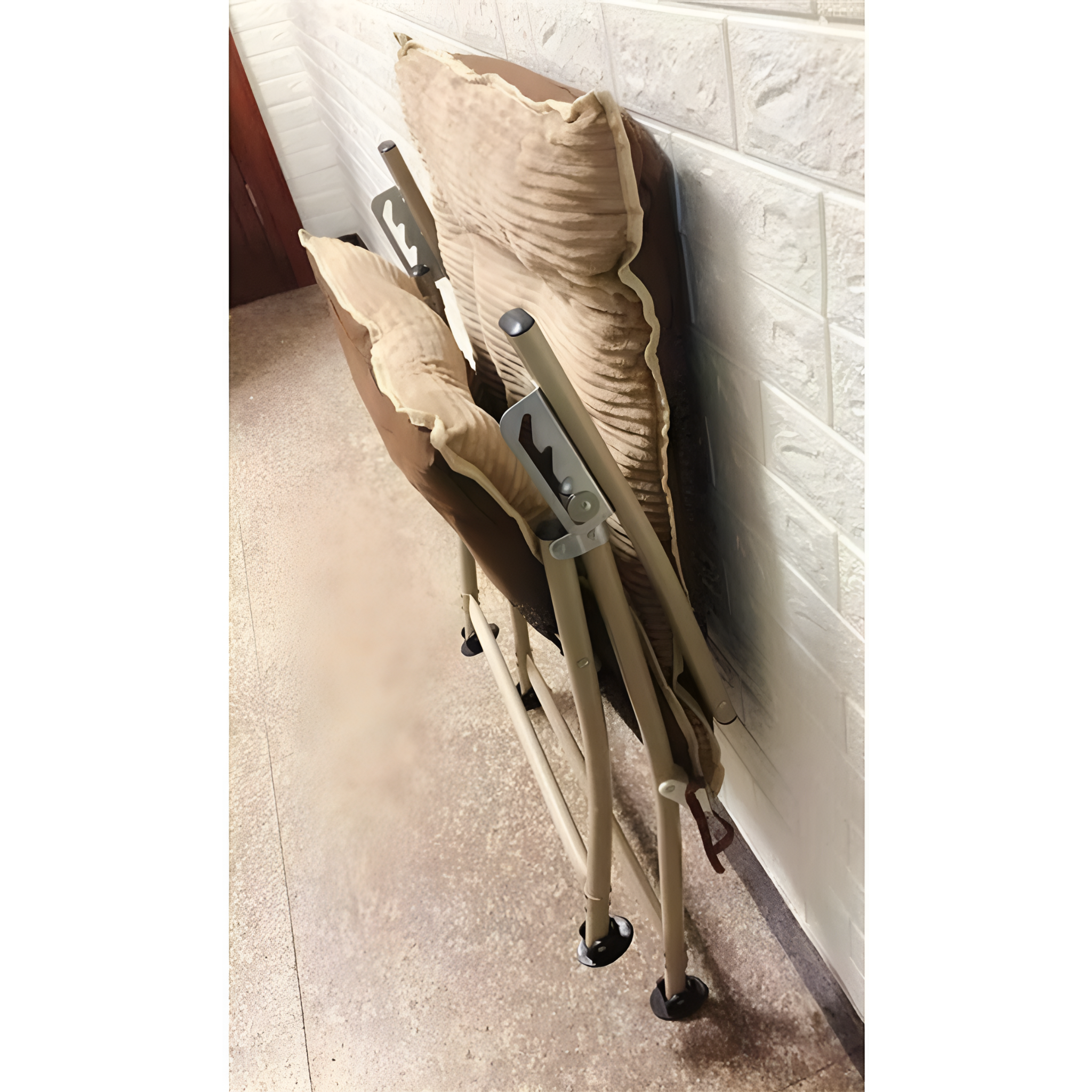 Folding Beach Chair with 5 Level Backrest Adjustment, Removable Cushion and Foot Rest