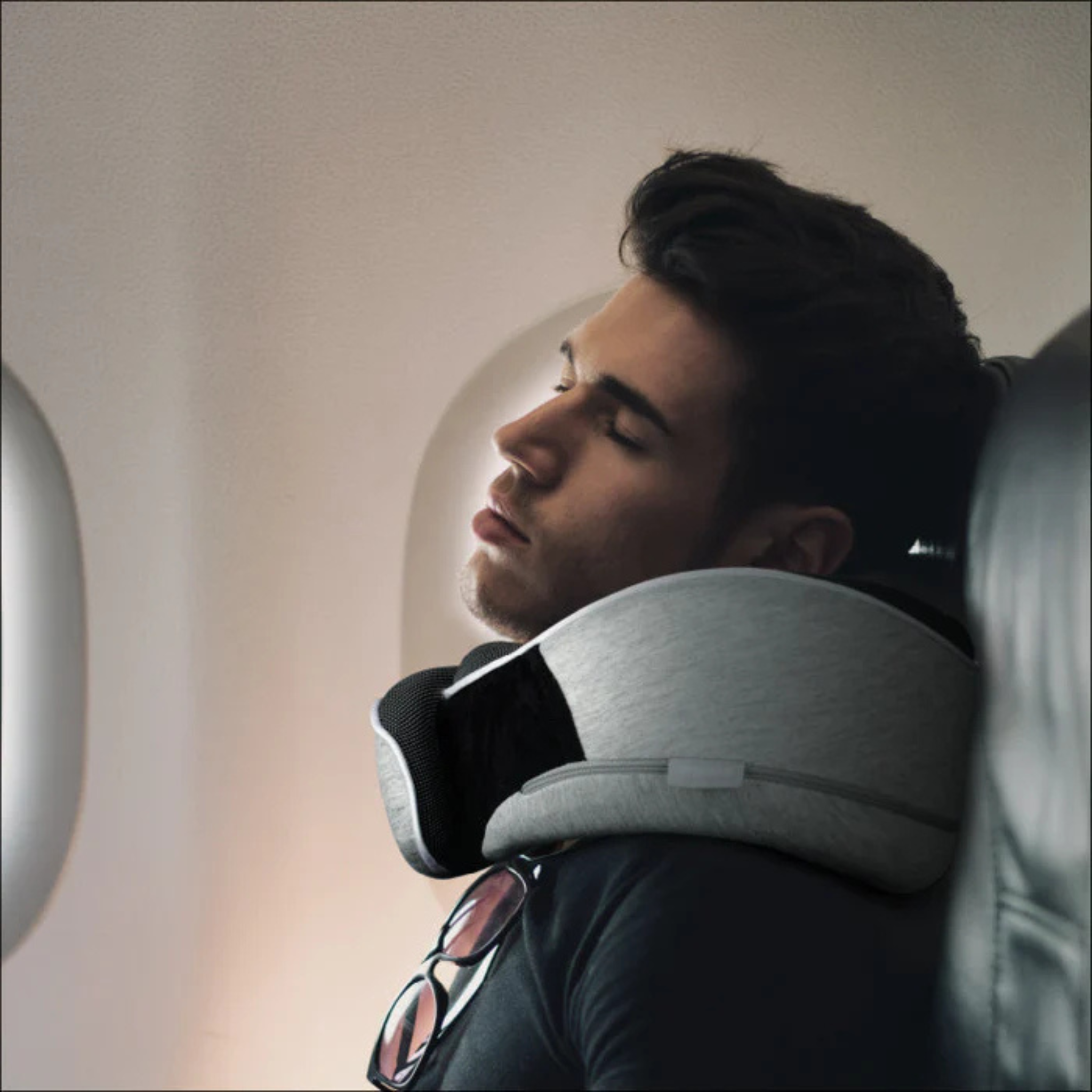 Momax 1-World Ergonomic Travel Pillow