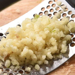 Handheld Easy Garlic Press with Comfortable Grip Handheld Easy Garlic Press with Comfortable Grip